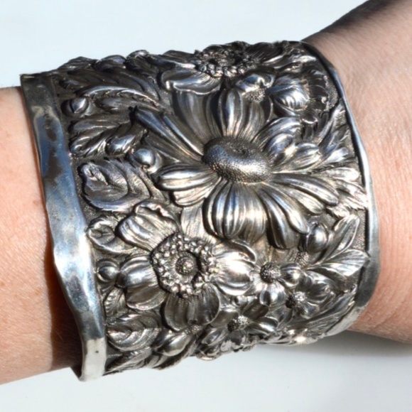 Victorian Floral Rare Antique Sterling Silver Cuff - Picture 5 of 8